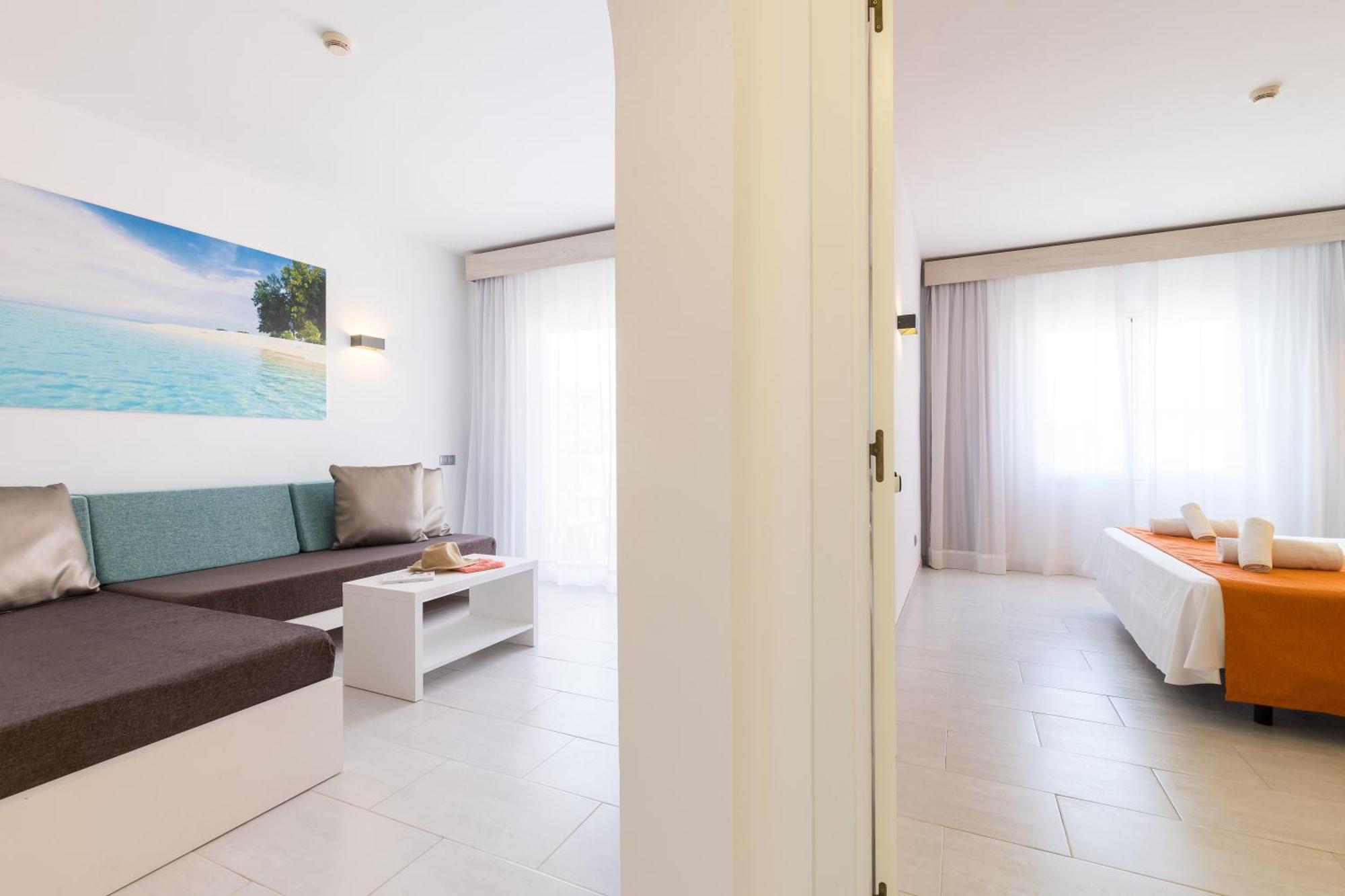 Arenas De Son Bou Hotel Екстериор снимка